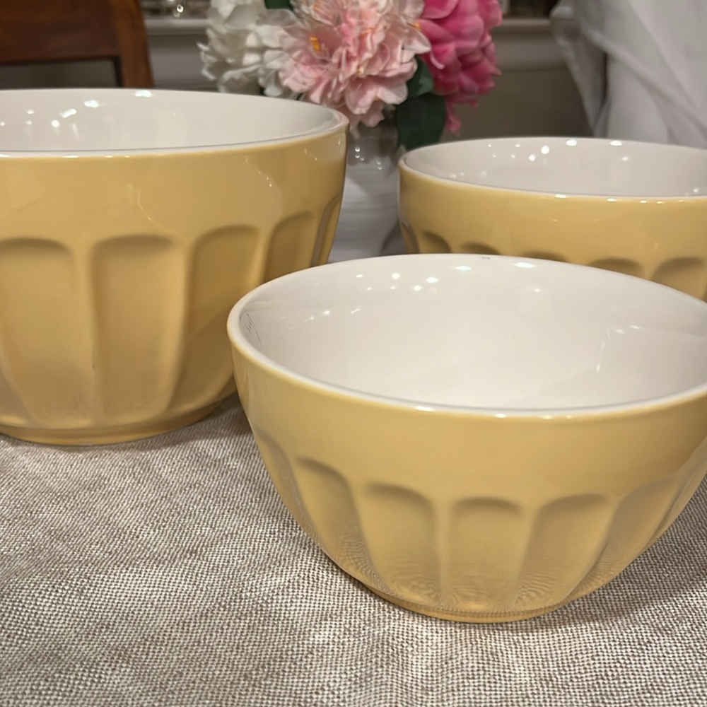Williams-Sonoma Yellow Ceramic Bowls - Fluted Design - Picture 2 of 12